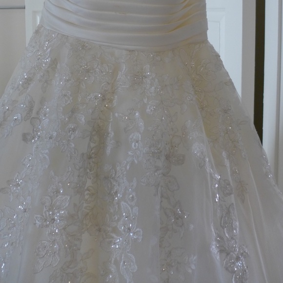 Allure Bridals Ivory Wedding Dress (Style 2513) - Picture 6 of 8